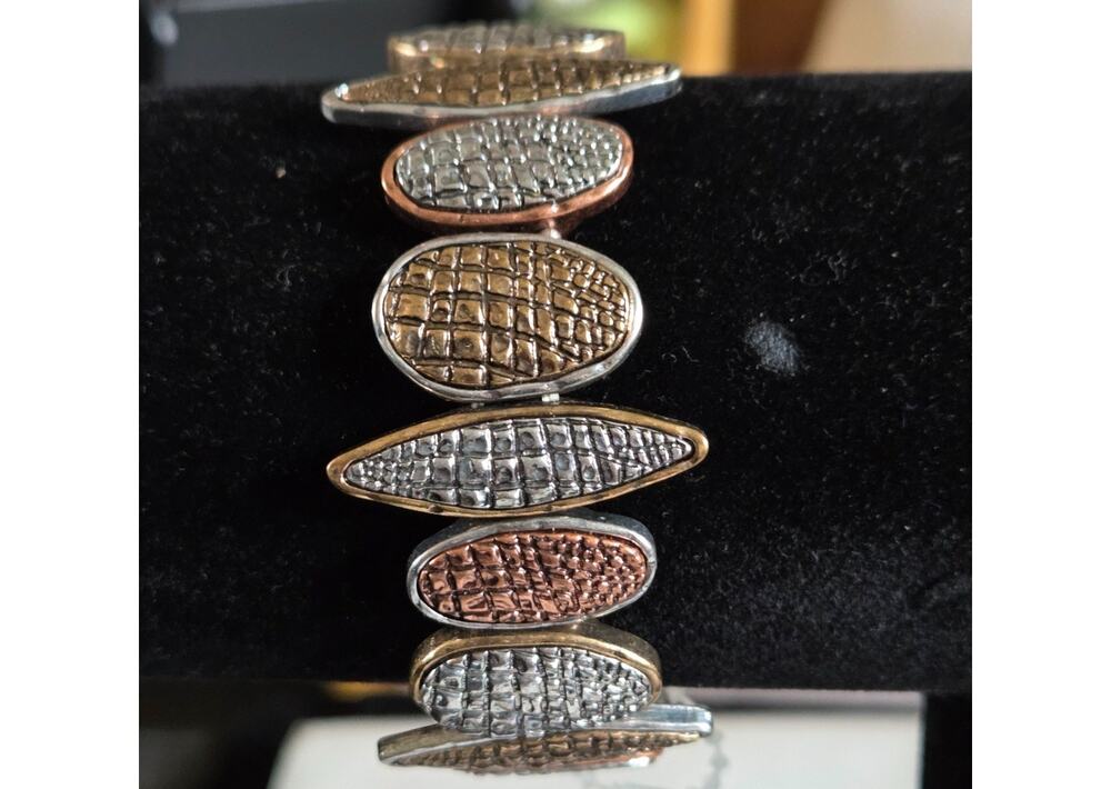 Buffalo Jewelry Tri-Tone Textured Oval Stretch Bracelet NWT #EAB3